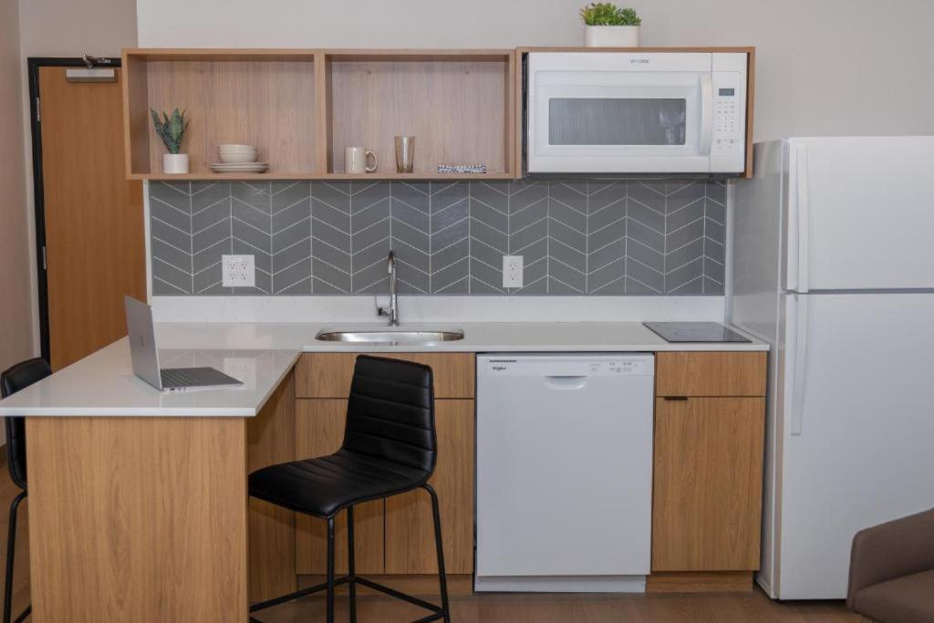 Livaway Suites Tri-Cities-Richland Esterno foto